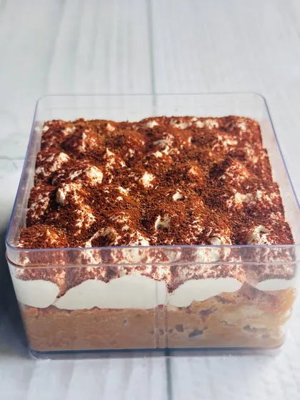 This assorted dessert tub gift box is perfect for any occasion. It includes four of my most-loved flavors: Lotus Biscoff Cheesecake, Tiramisu Tres Leches, Chocolate Overload, and Choco Nutella Mousse with Strawberries.