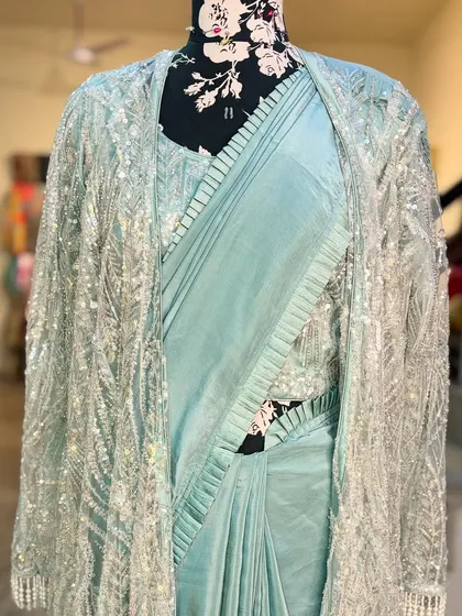 The 'MANOHARI' set is perfect for those who want to make a statement. The jacket can be removed for a different look, making it two outfits in one.