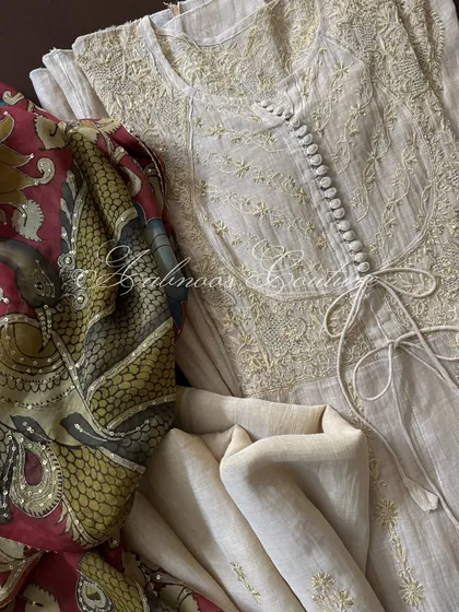 This image focuses on the buttoned placket and tie-up detail, central to the Achkan style of this unique Anarkali.