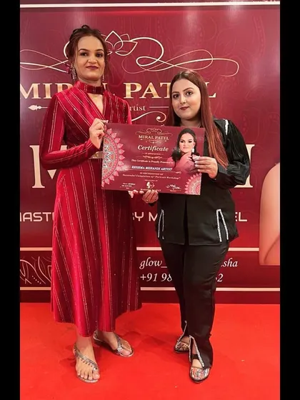 Learning from the best to be the best for my students. Here I am receiving a certificate from the renowned artist Miral Patel after completing her masterclass.