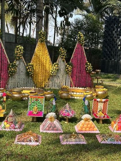 Siri - Custom Gift Hampers & Return Gifts Grand Event Displays photo 39