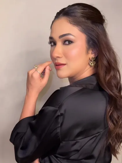 A chic and effortless look for Ridhima Pandit. The soft smokey eye and nude lip create a sophisticated style that is perfect for any occasion.