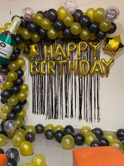 The black and gold color scheme is a popular and timeless choice for adult birthday parties.