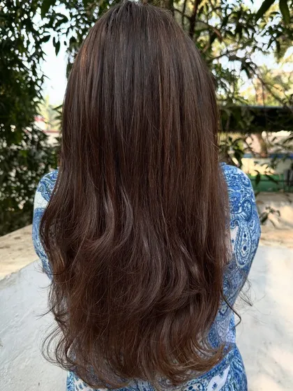 This 'Warm Caramel' look is a perfect example of a beautiful grey coverage transformation. I blended the greys seamlessly into a warm, multi-tonal brunette that looks completely natural.