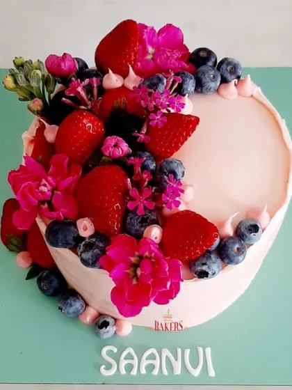 This is one of my favorite designs this season, a beautiful crescent of fresh berries and flowers on a pink cake. It's a simple, no-fondant design that lets the fresh ingredients shine.