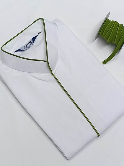 Another example of a white saya with green piping. This clean and simple style is perfect for everyday wear and religious occasions.