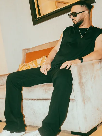 Unfortunately for my haters, I’ll once again be living my best life this weekend. A few shots from a hotel room session before a gig.