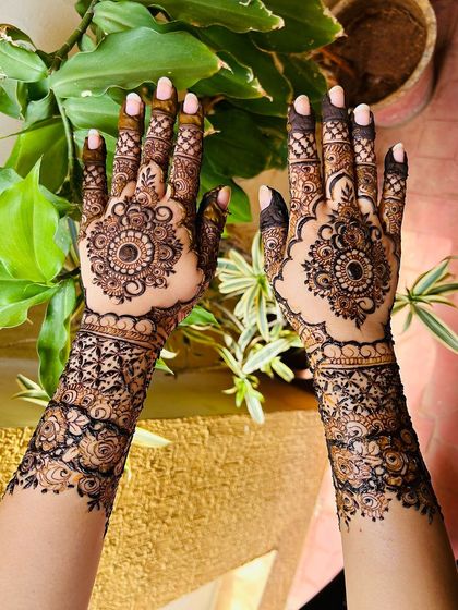 Another view of this intricate engagement mehendi. The patterns are a beautiful mix of florals and geometric checks.