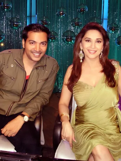 A fantastic memory from the set of Jhalak Dikhhla Jaa with the one and only Madhuri Dixit. Working alongside dance legends has taught me so much, and I bring that professional experience and industry insight to every workshop I lead.