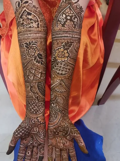 This bridal design features beautiful architectural-inspired domes on the forearms, combined with floral and geometric patterns for a truly unique and regal look.