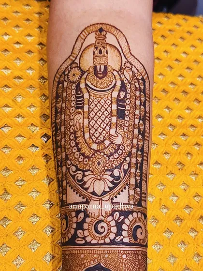 Govinda! This intricate arm design features a full figure of Shree Balaji, also known as Govinda. It is a work of pure devotion, filled with fine details and spiritual energy.