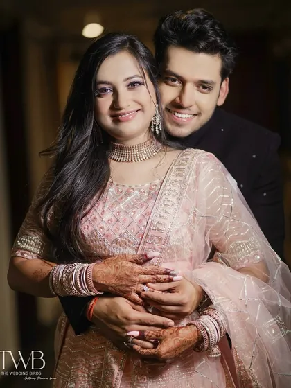 A warm embrace from behind, this engagement portrait is full of love and happiness. We aim to create photos that feel natural and comfortable, reflecting the true chemistry of the couple.
