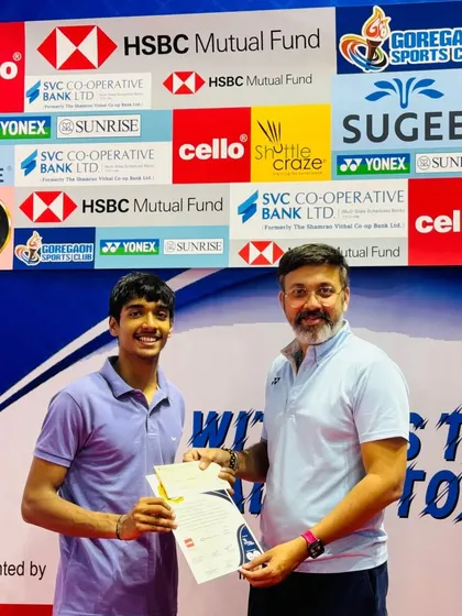 Presenting a certificate to a semifinalist. Reaching this stage in a state-level tournament is a significant achievement.