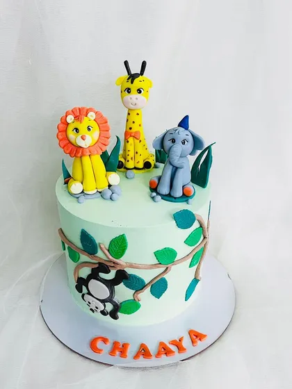 Another view of the simple jungle cake for Chaaya.