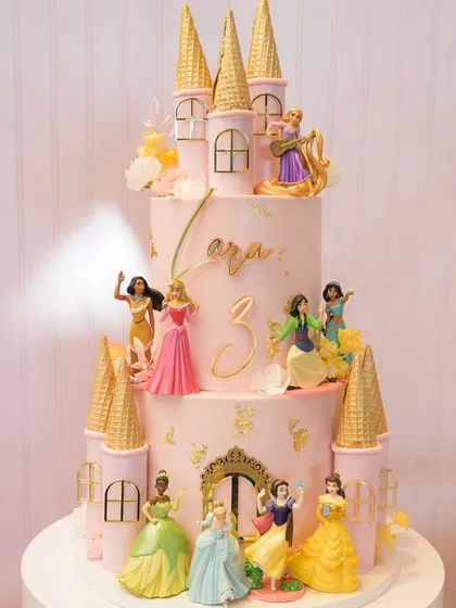 Your cakes are masterpieces, and your photos should be too! This gorgeous Disney princess castle cake is an example of how we guide bakers to capture their work beautifully. High quality images of custom cakes like this are essential for attracting high value clients.