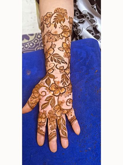 Shaikh Yasmeen - Wedding Party & Guest Mehendi Quick & Elegant Guest Mehendi photo 3