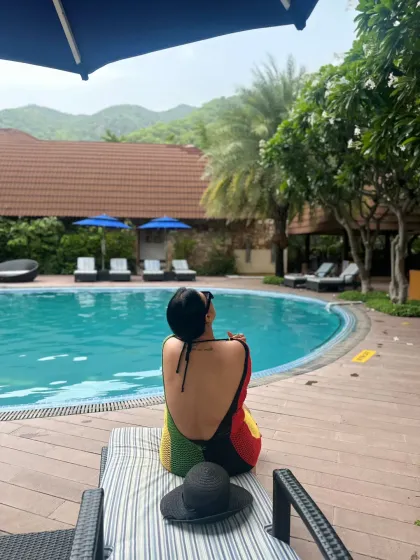 Soaking in the view. The right resort wear should make you feel completely at ease and in tune with your surroundings.