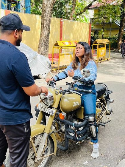 A student asking questions during a lesson. I encourage open dialogue to ensure every rider feels completely comfortable and understands each step of the process.