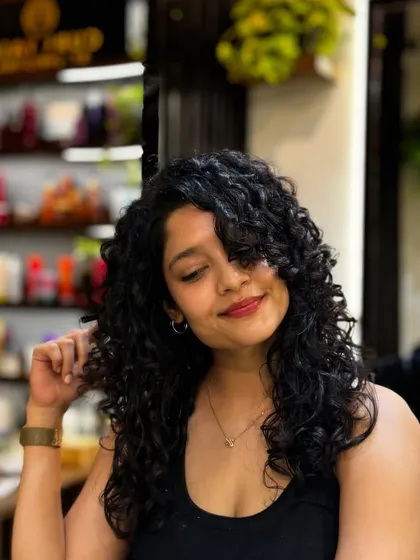 A few more shots of actress Ritika Singh enjoying her fresh curly cut. Her defined, healthy curls look stunning from every angle.