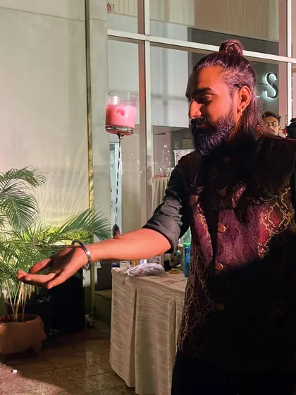A moment of magic. This levitating glass trick is one of the many ways I blend mixology with illusion to create an unforgettable bar experience for your event.