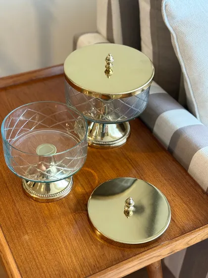 Our glass jars with gold-finished lids and bases offer a stylish way to store and serve treats. The diamond-patterned glass adds a touch of vintage glamour to your coffee table or serving cart.