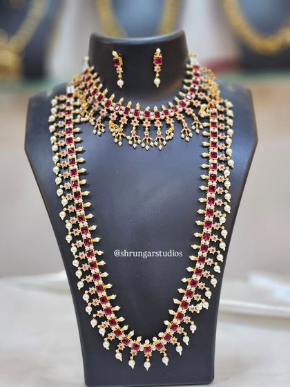 Unique caption for media id 105 describing the specific jewellery and look.