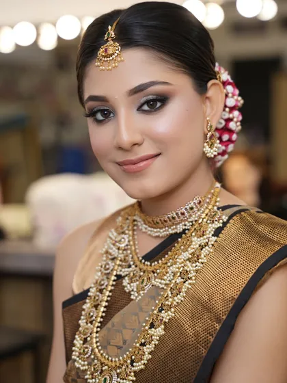 Celebrating tradition with this stunning South Indian bridal look. I crafted sharp, defined eyes and glowing skin to honour the classic aesthetic, complete with a traditional hair bun adorned with flowers.