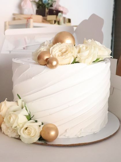 Modern & Minimalist Cakes photo 26