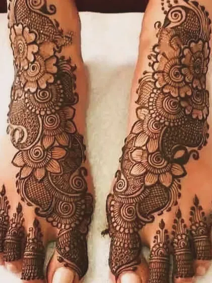 Don't forget the feet. I create beautiful foot mehendi, from simple patterns to elaborate designs that match the henna on your hands.