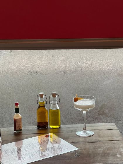 A quiet corner, a good menu, and a perfectly crafted cocktail. This is the Leo's experience.