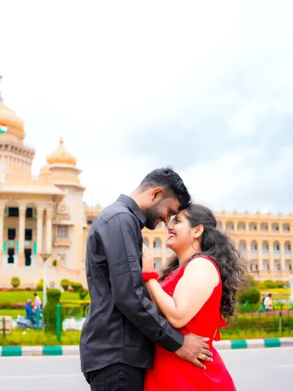 A romantic portrait in front of the iconic Vidhana Soudha in Bangalore. It's a great way to celebrate your love story in the heart of the city.