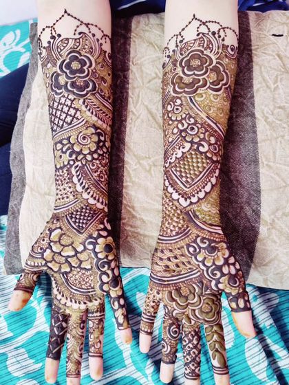 A striking design with bold, dark outlines and delicate inner patterns, creating a high-contrast, eye-catching look.