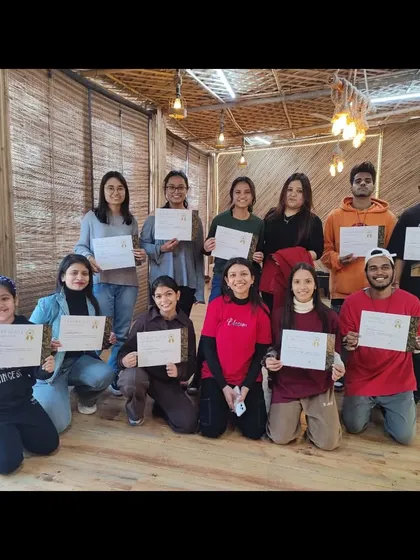 That feeling of accomplishment! We love celebrating our students' progress, and our House Dance workshop participants proudly showing off their completion certificates.