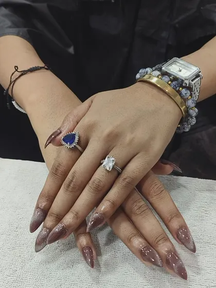 Here’s a look at my popular Cat Eye nail extensions. The magnetic polish creates a unique, shifting shimmer on these sharp stiletto nails, giving them a deep and dramatic effect that changes with the light.