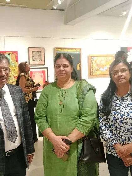A group photo with friends and fellow art enthusiasts at the event.