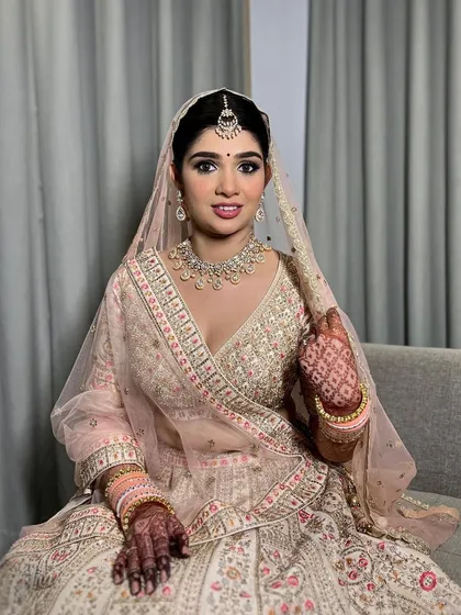 Pastel lehengas are so dreamy, and the makeup needs to match that ethereal vibe. Here, I used soft pinks and shimmers on the eyes and a dewy base to give her a romantic, angelic glow for her Pheras.
