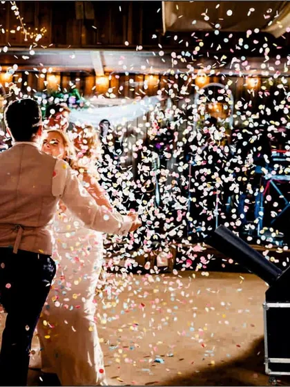 Nothing gets the energy up like a confetti blast. My professional confetti cannons create a shower of confetti, perfect for a couple's grand entry, a cake-cutting moment, or the peak of a dance performance at a wedding or party.