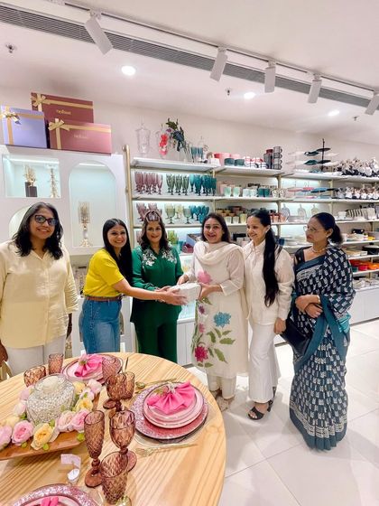 Presenting a small gift to our hosts at Nestasia. I am always so grateful for the opportunity to collaborate and share my knowledge in such beautiful spaces.