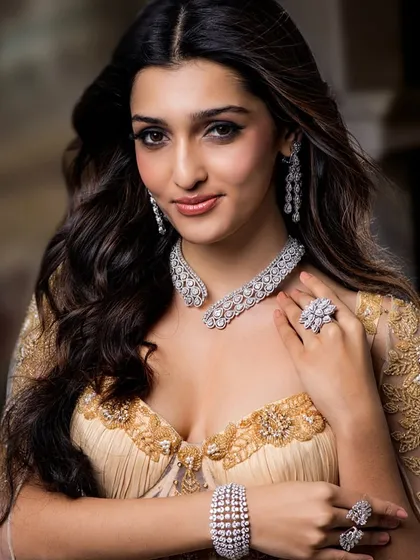 For a campaign with Mehta Emporium Jewellers, the goal was to create a timeless and radiant look. I focused on flawless, dewy skin and a classic winged eyeliner to enhance the model's features without distracting from the stunning diamond jewelry.