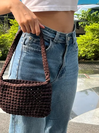 This is my super popular teddy brown shoulder bag. It's the perfect size for everyday essentials and adds a cute, handmade touch to any outfit. I use a thick, soft yarn to give it a sturdy shape and a comfy feel on your shoulder.