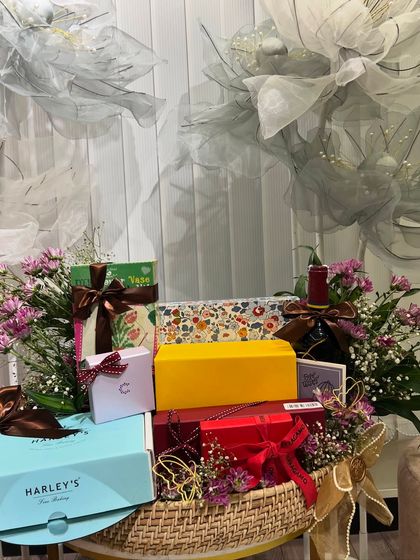 A large, overflowing basket hamper for Rakhi. This is for when you want to go all out and spoil your sibling with a huge variety of gifts.