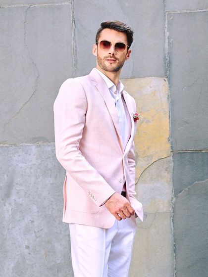 Embrace the summer heat in this cool Rose Quartz linen jacket. The color is contemporary and sophisticated, perfect for a man who is confident in his style.