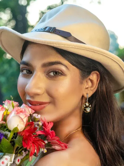 Aranya is designed for movement, not just moments. It adapts to the rhythm of everyday life, feeling natural to wear and intentional to own.