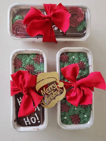 Getting into the festive spirit with my Christmas special rum cakes. Each mini loaf cake is soaked in rum, beautifully decorated, and packed with a bright red bow, making it a perfect holiday gift or a treat for yourself.