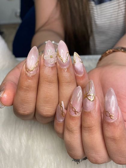 Another look at the elegant pink cat eye and gold chrome combination.