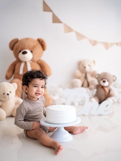 A teddy bear-themed first birthday shoot, just before the cake smash begins.