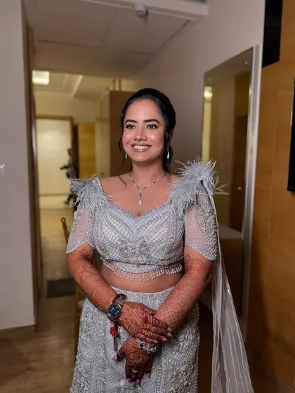 Yashi is glowing and ready to slay her engagement look. We chose a soft, shimmery eye and a clean base to complement her beautiful feather-detailed lehenga.