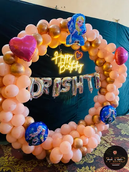 A full view of the Frozen-themed birthday ring for Drishti. The peach and rose gold balloons create a warm and elegant look, perfect for a princess-themed party.