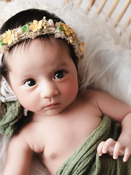 One little baby girl who just wouldn't sleep. And that's perfectly okay. We captured her beautiful, curious eyes in this simple, natural setup.