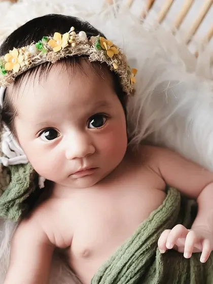One little baby girl who just wouldn't sleep. And that's perfectly okay. We captured her beautiful, curious eyes in this simple, natural setup.